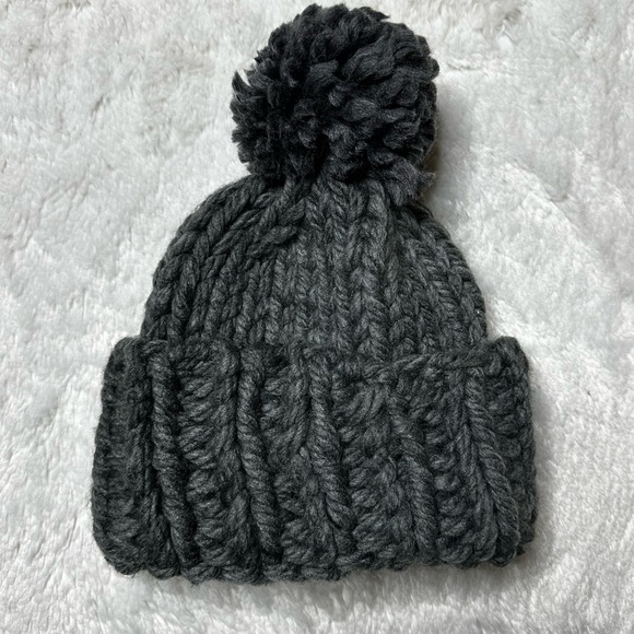 NEW Revolve Hat Attack Chunky Knit Cuffed Pom Beanie in Grey Women’s OS - Picture 3 of 8